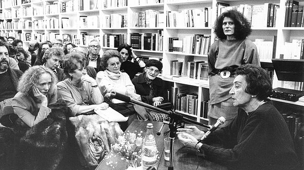Veranstaltung in der Literaturhandlung mit Hilde Spiel (rechts), Februar 1988