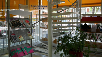 Stadtbibliothek Laim Treppenaufgang 1. Obergeschoss