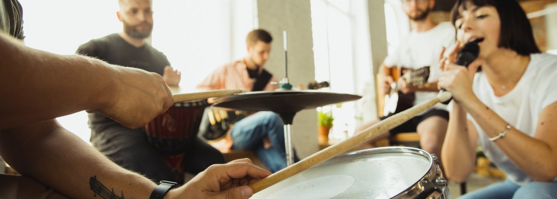eine musizierende Gruppe