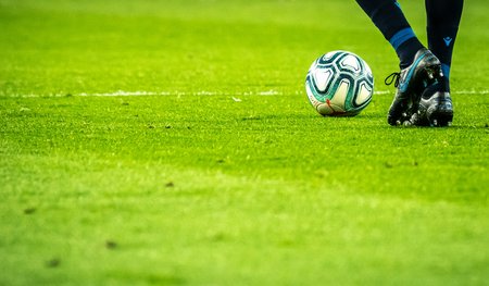 Fußball auf Rasen