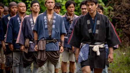 Filmstill aus "Eine Stadt und ein hoher Schornstein"