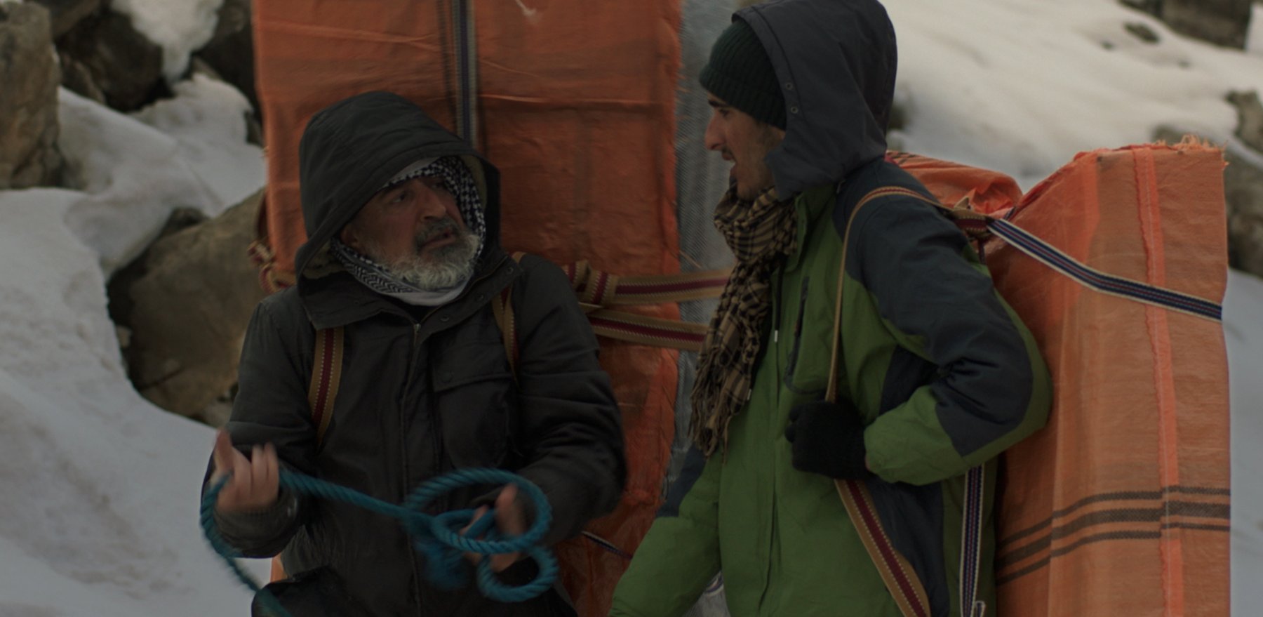 Vater und Sohn arbeiten als Kolbars - Lastenträger