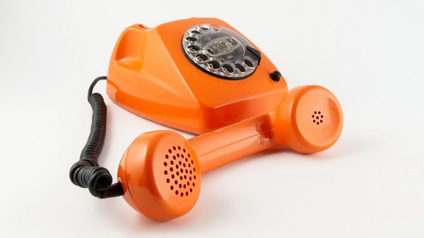 Orangenes Retro-Telefon