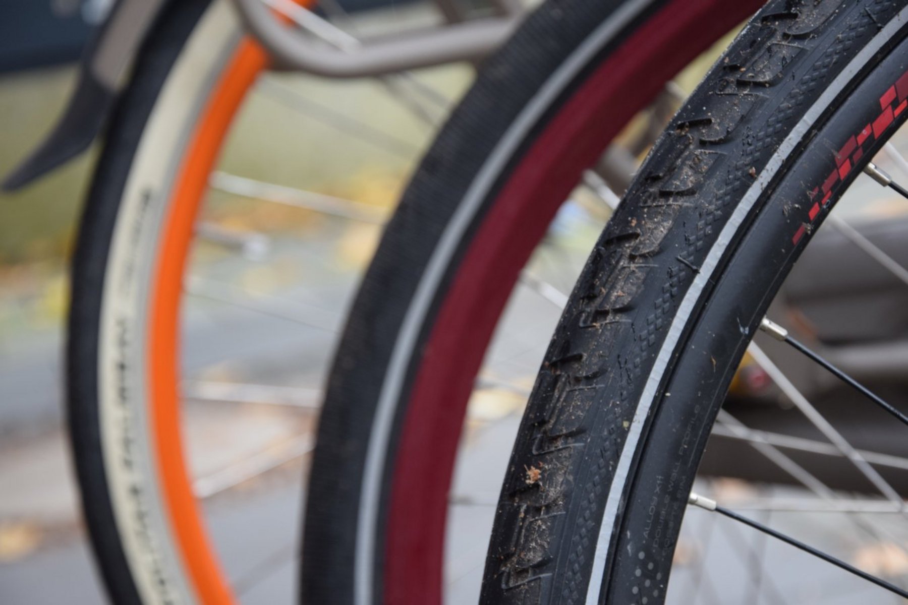 Drei Fahrradhinterräder