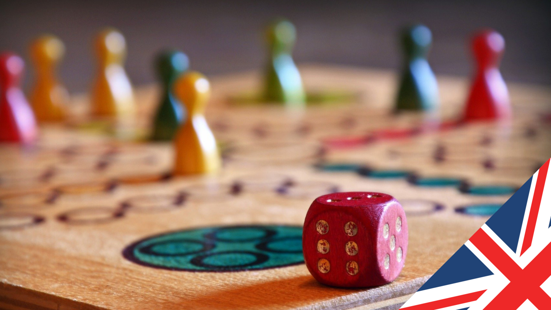 ein Mensch-Ärgere-Dich-Nicht-Spielbrett mit Figuren und Würfel