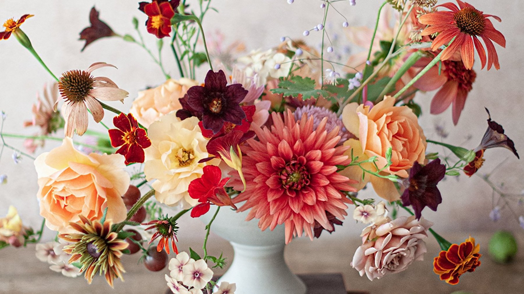 Foto: Sommerliches Blumenarrangement