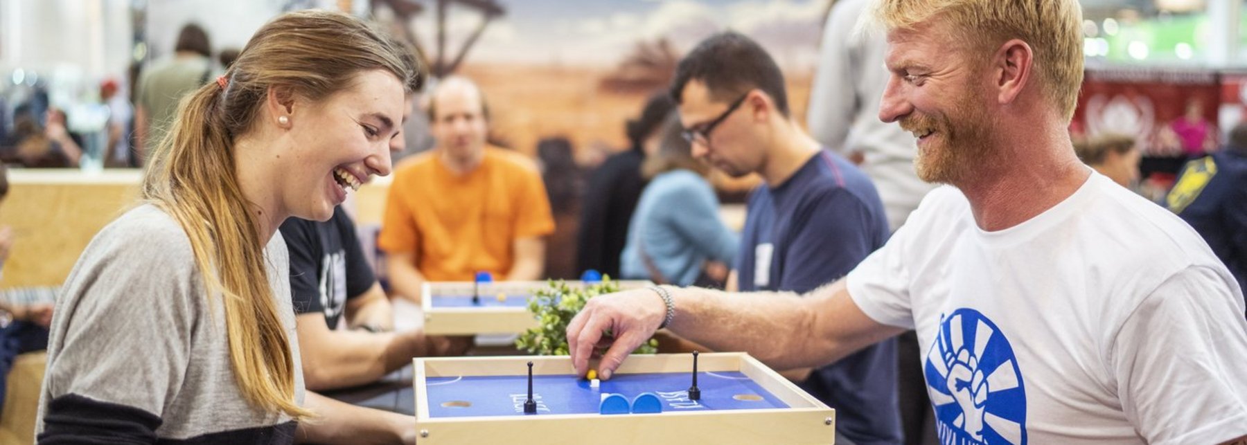 spielende Personen